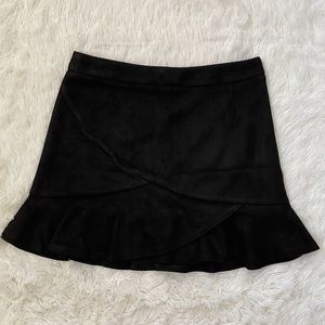 Faux suede mini-mid thigh skirt. Large